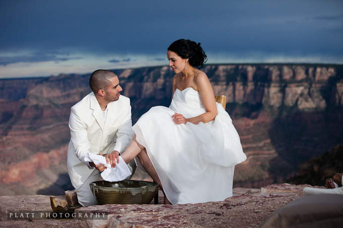 http://www.jaredplatt.com/wp-content/uploads/2011/06/grand-canyon-wedding-arizona-10.jpg