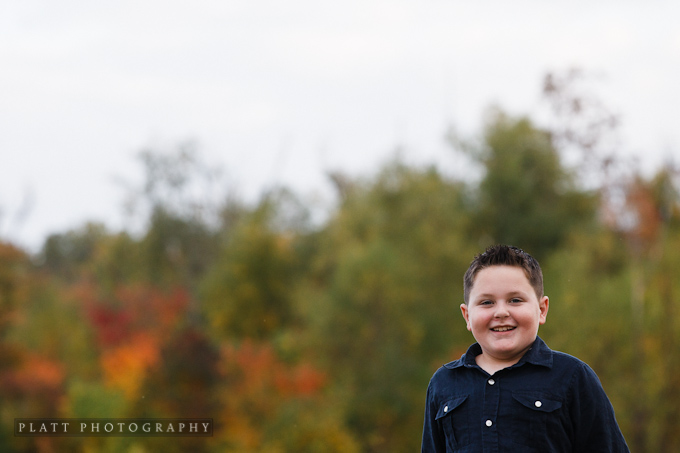 Children's Portraits in Shreveport Louisiana (13) children outdoor photography fall leaves and autumn setting (13)