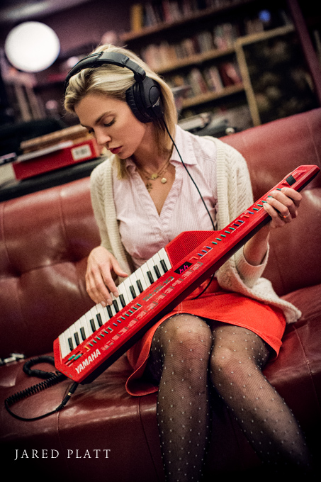 Documentary photographs of Mindy Gledhill in the recording studio in Nashville (1)
